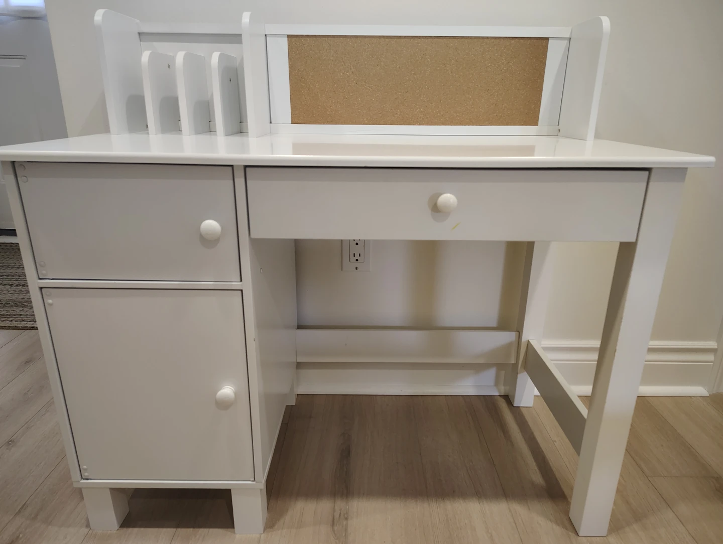 kids table and chair - photo 2