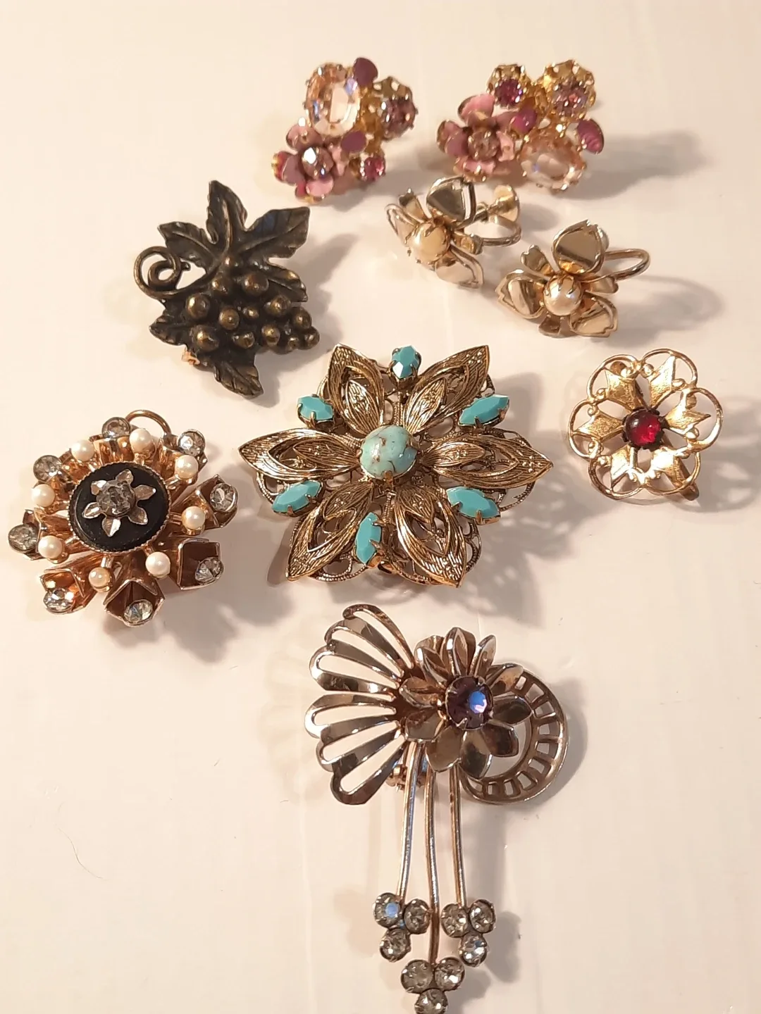 Assorted Vintage Brooches and Screw-Back Earrings