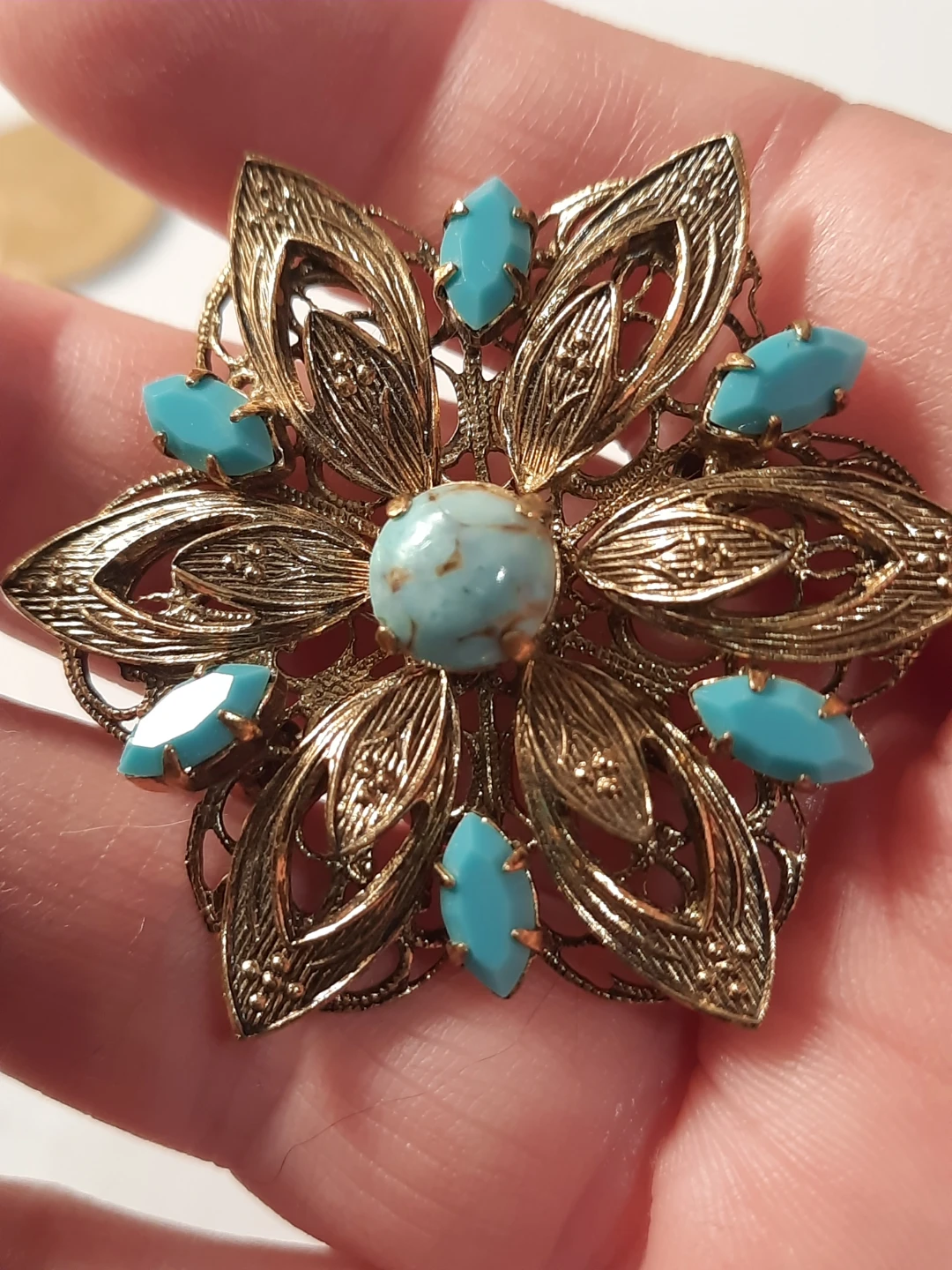 Assorted Vintage Brooches and Screw-Back Earrings - photo 3