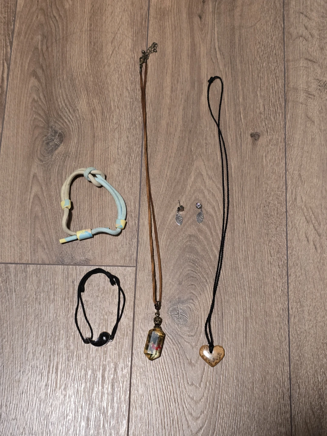 Assorted jewelry