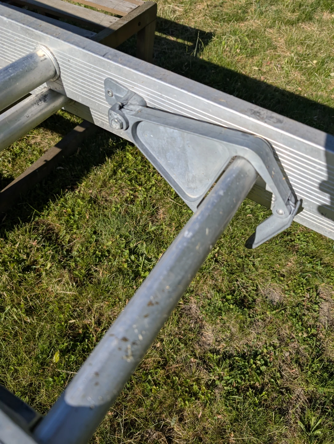 40 ft Aluminum Ladder - photo 4