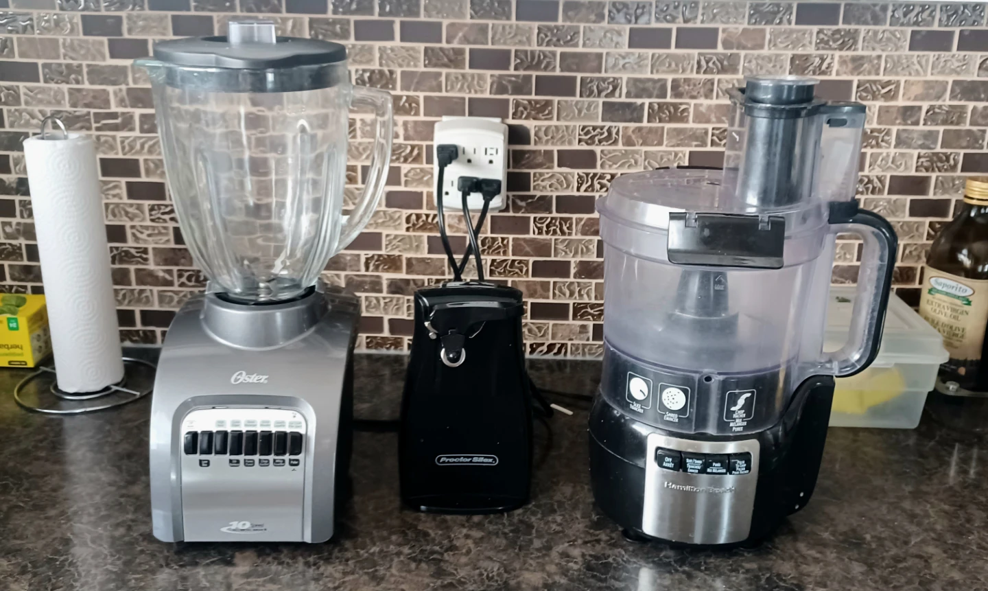 Oster 10-Speed Blender & Hamilton Beach Food and Can opener
