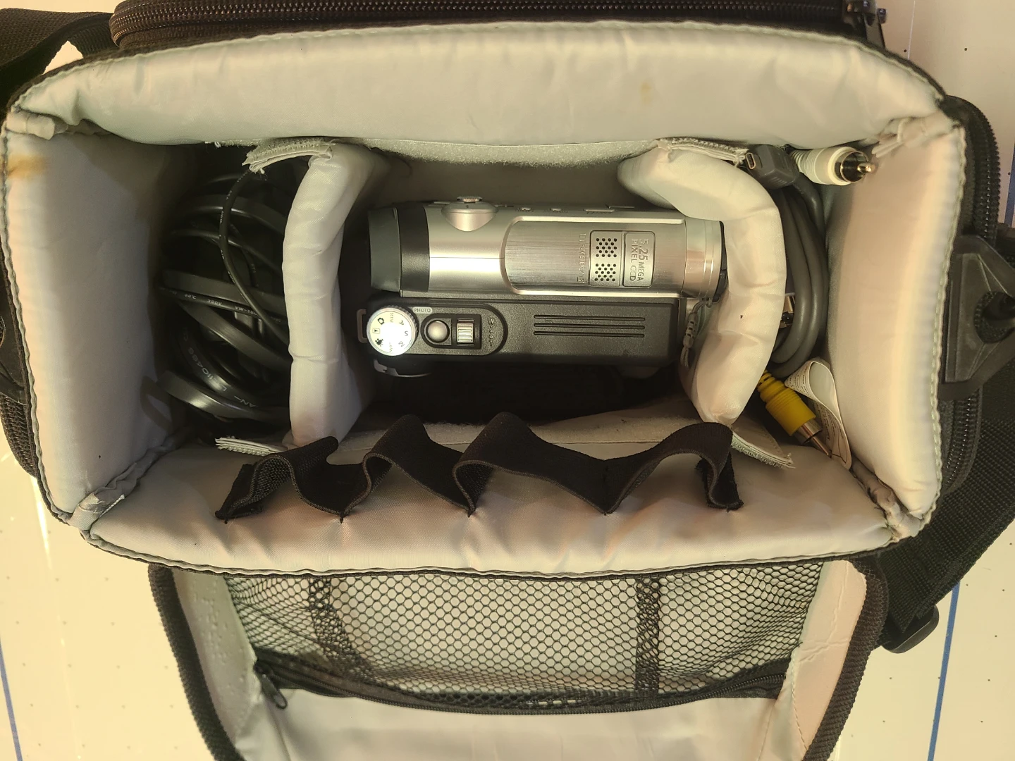 Samsung Duo Cam SC-D6550 NTSC Camcorder with Bag - photo 4