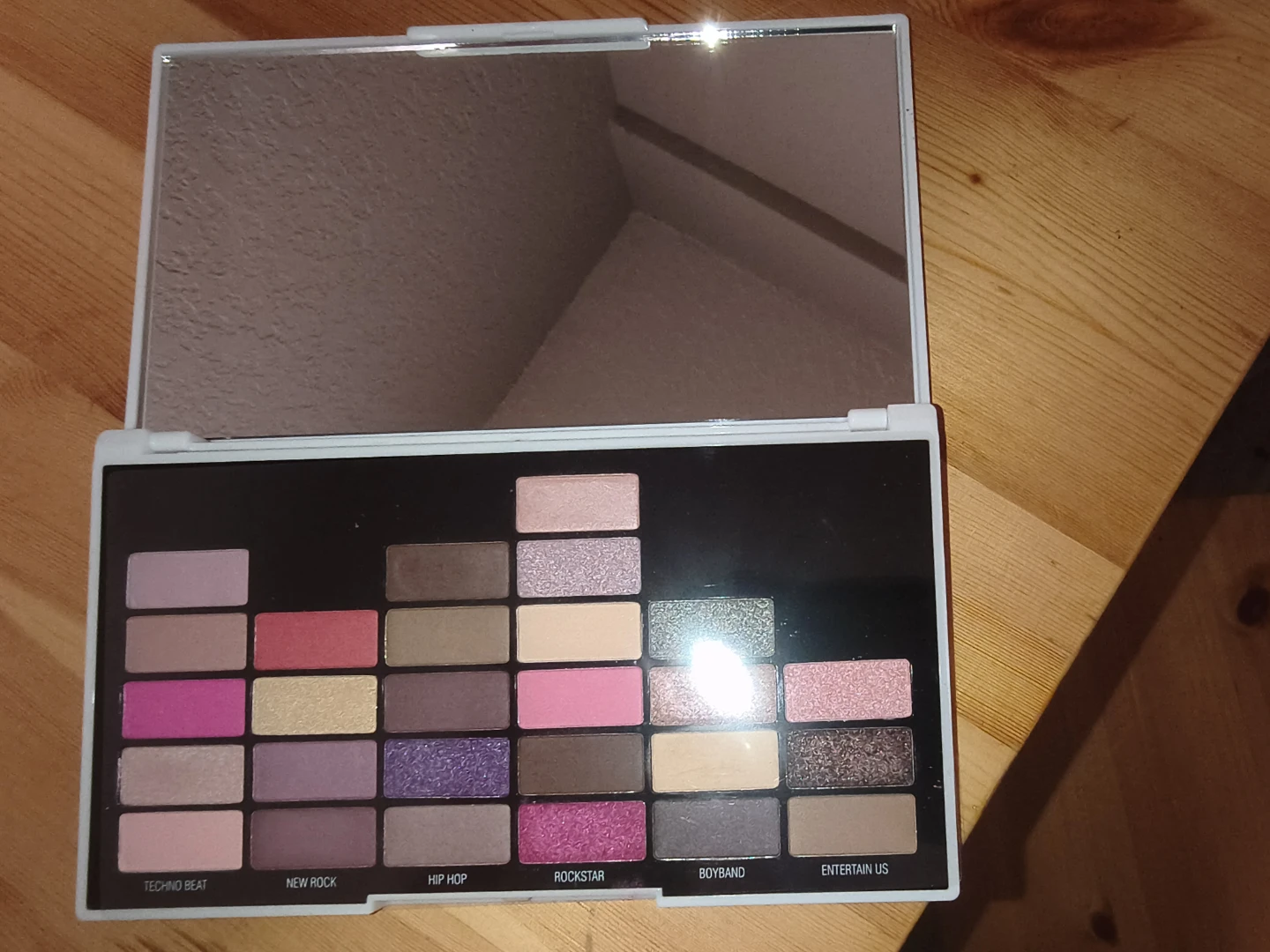 Revolution NOW That's What I Call Makeup 90s Palette - photo 4