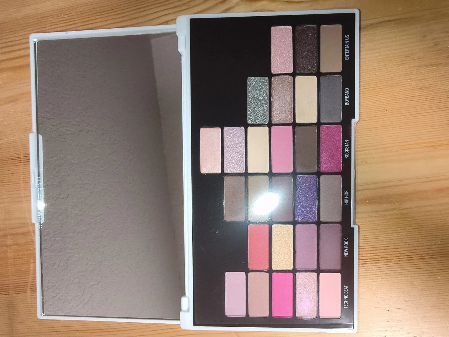 Revolution NOW That's What I Call Makeup 90s Palette - photo 5