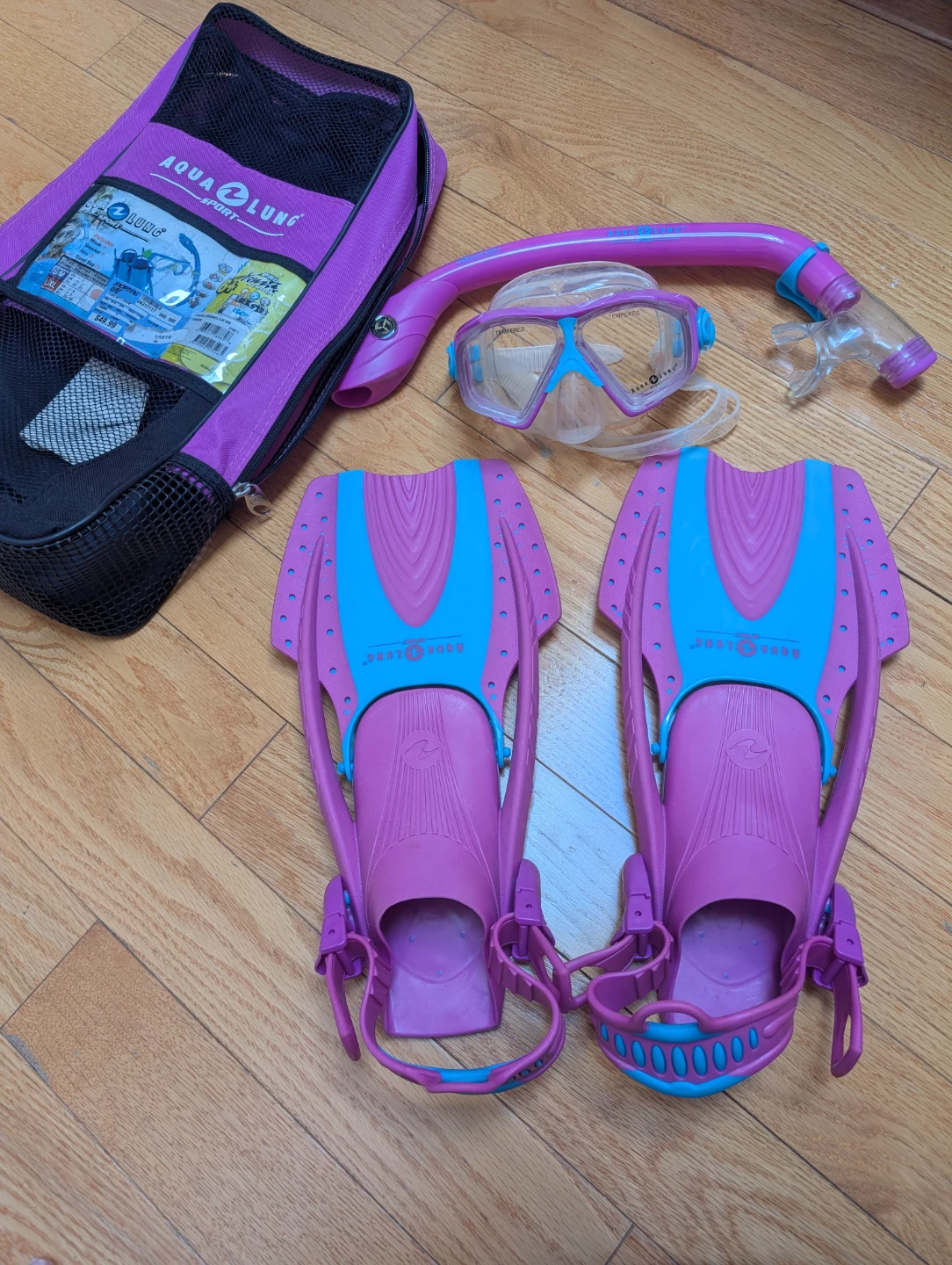 Aqua Lung Snorkel Set with Fins, Mask, and Bag