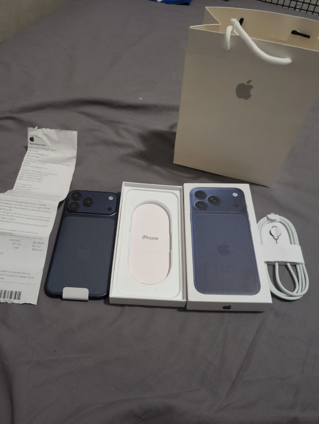Iphone 17 pro max cosmic blue
