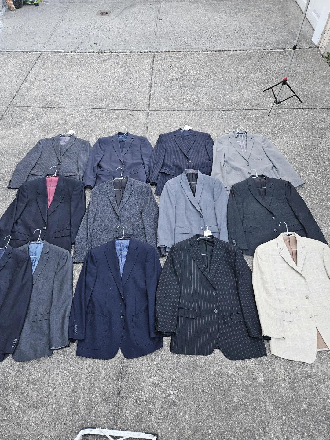 10 jackets and 3 suits.   40  regular