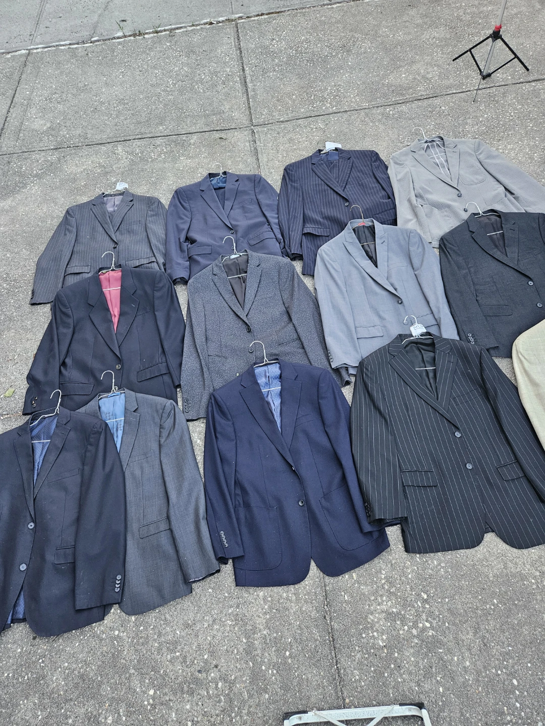 10 jackets and 3 suits.   40  regular - photo 2