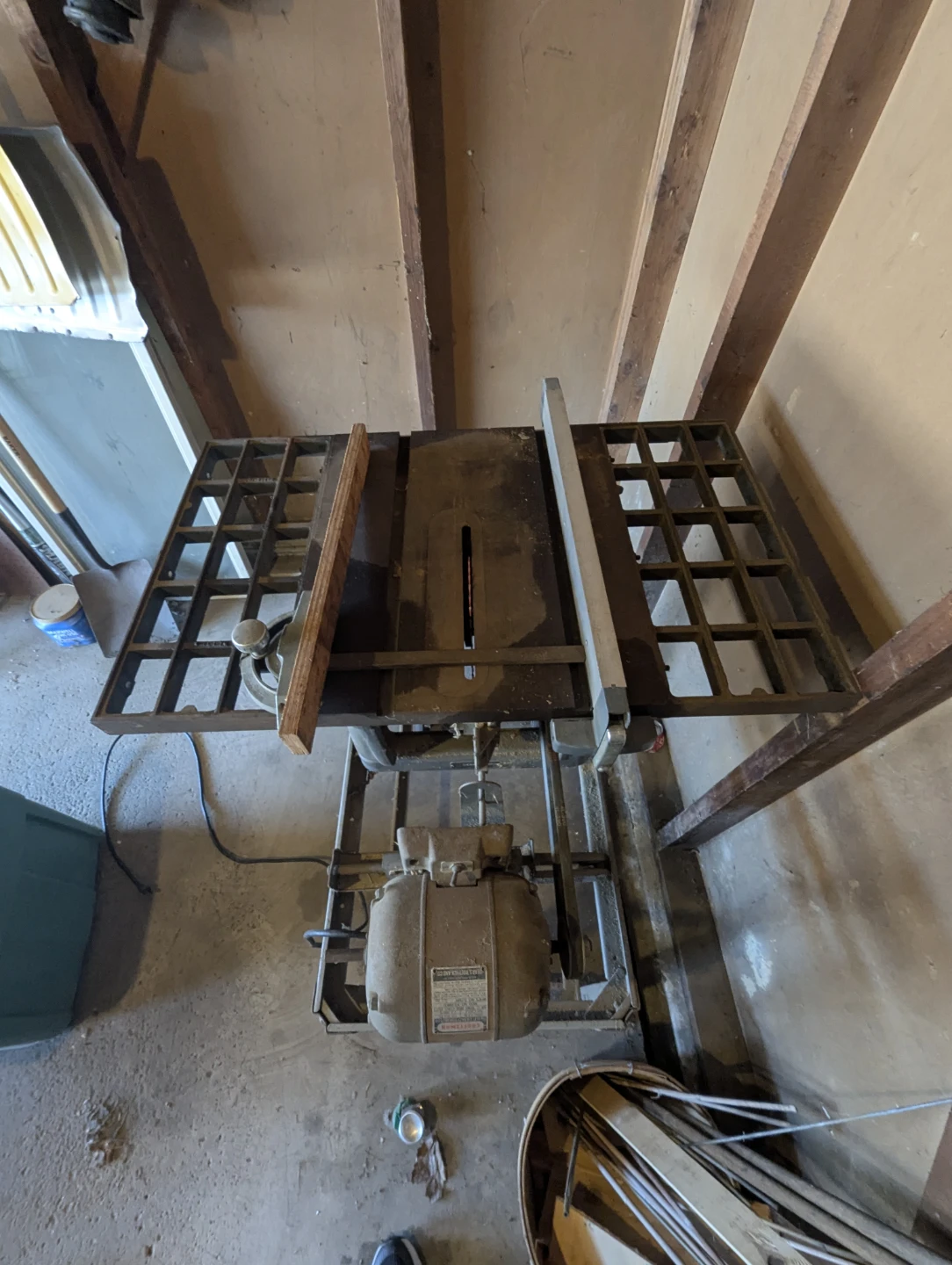 Sears, Roebuck and Co. table saw.