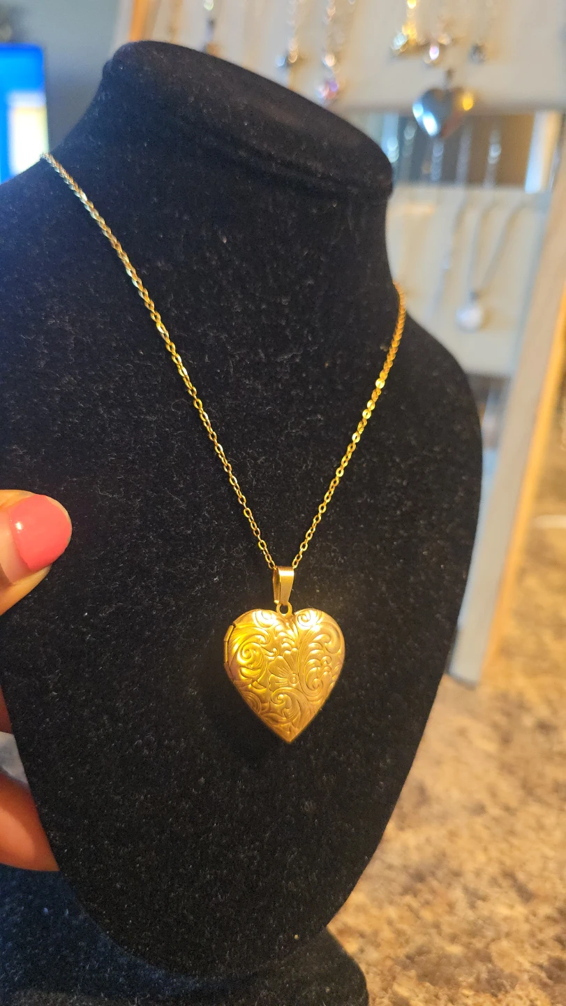 Gold Heart Locket Necklace - photo 2