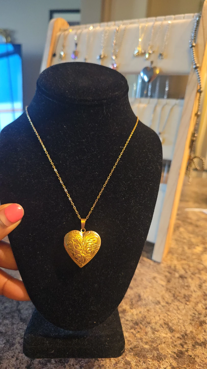 Gold Heart Locket Necklace - photo 3