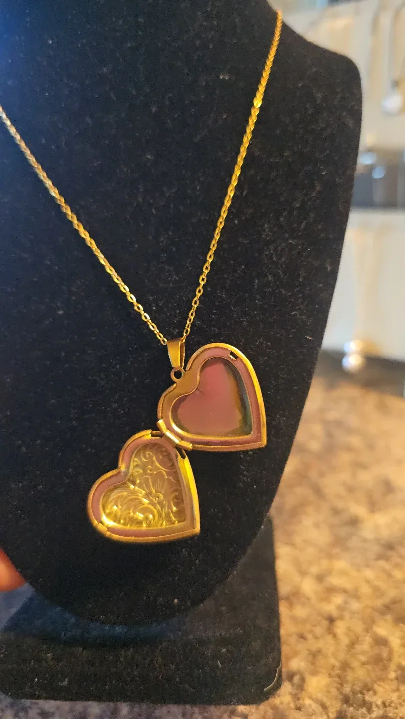 Gold Heart Locket Necklace - photo 5