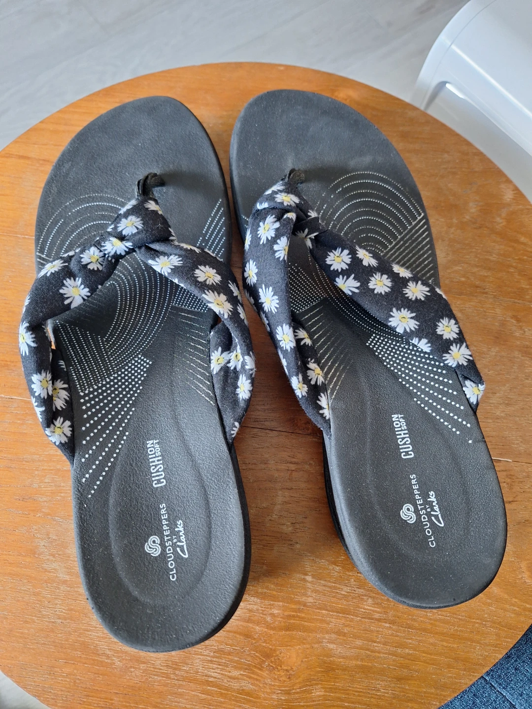 Clarks Cloudsteppers Daisy Flip Flops sz9