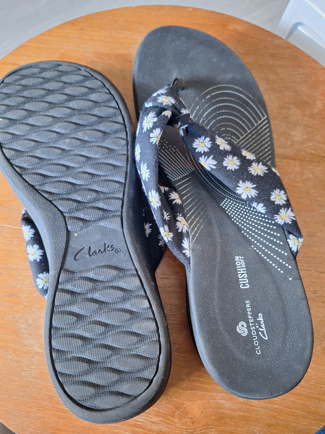 Clarks Cloudsteppers Daisy Flip Flops sz9 - photo 2