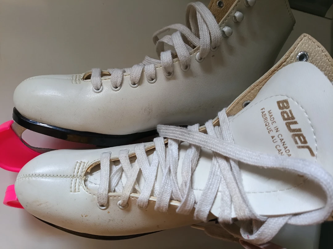 ⚽  Bauer skates