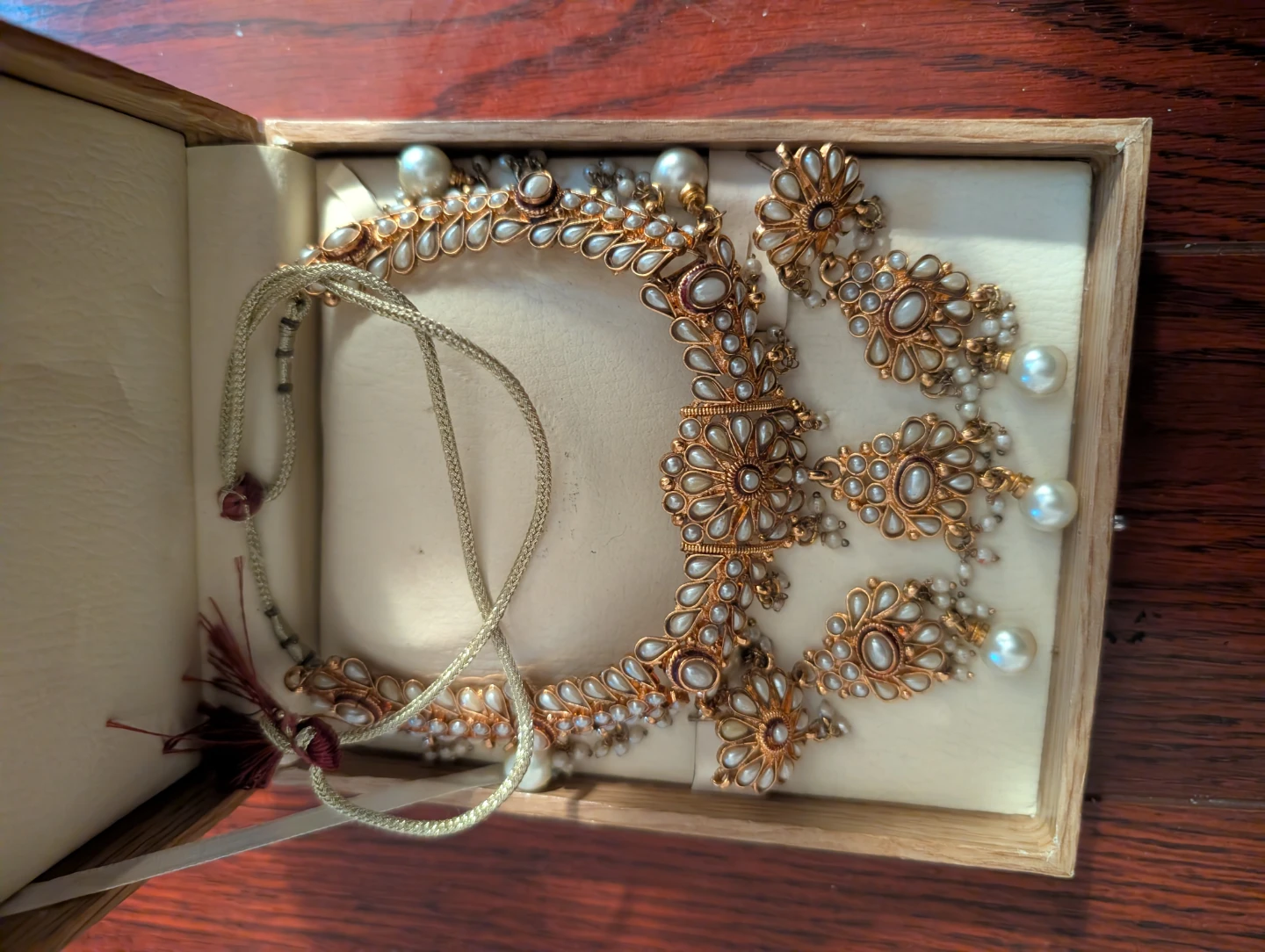 Antique necklace and earring set with pearls