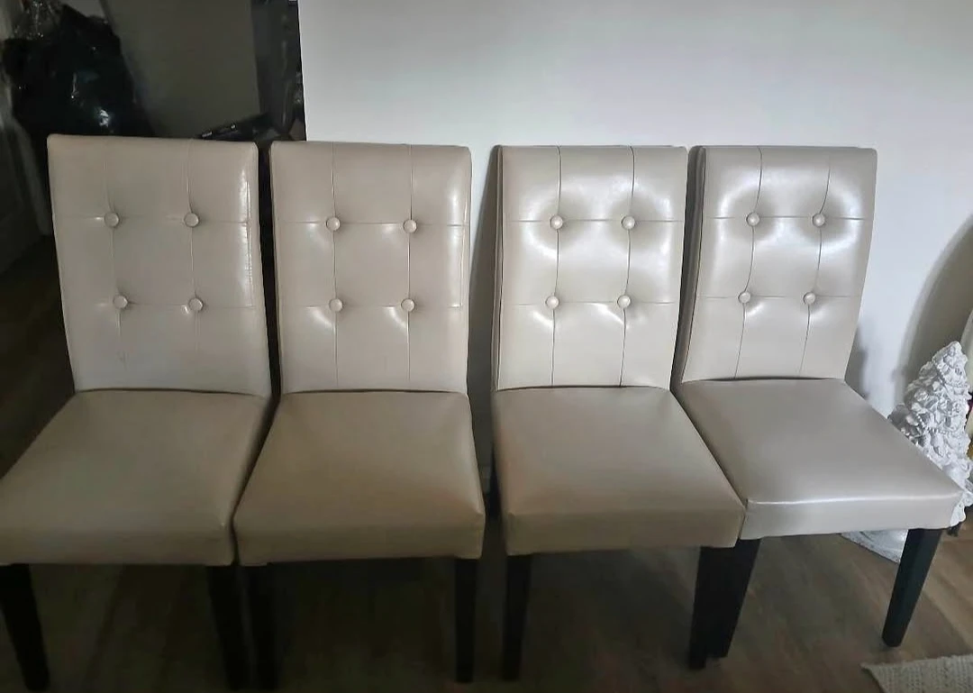 Set of 4 Beige Tufted Dining Chairs - photo 3