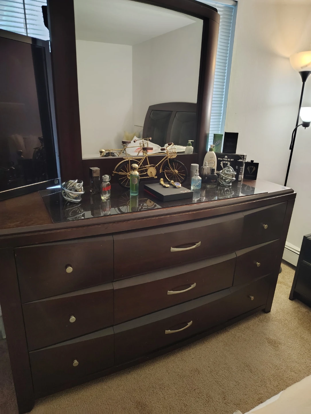 Dark Wood Dresser with Mirror, queen bed and 2 night table - photo 3