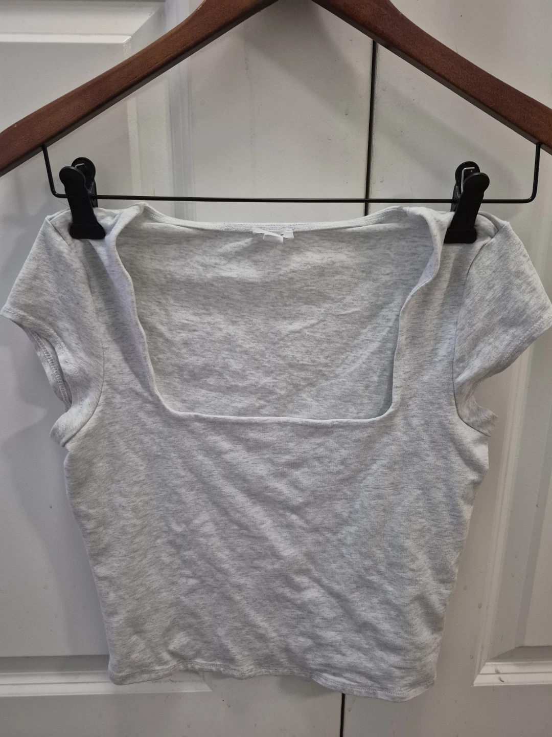 Garage Knit Sweater and 2 Basic Top Size Medium - photo 3