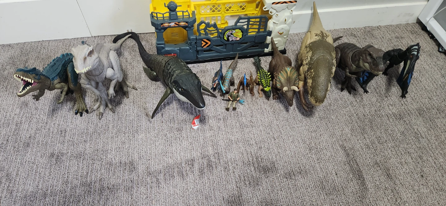Jurassic World Dinosaur Action Figures and Playset