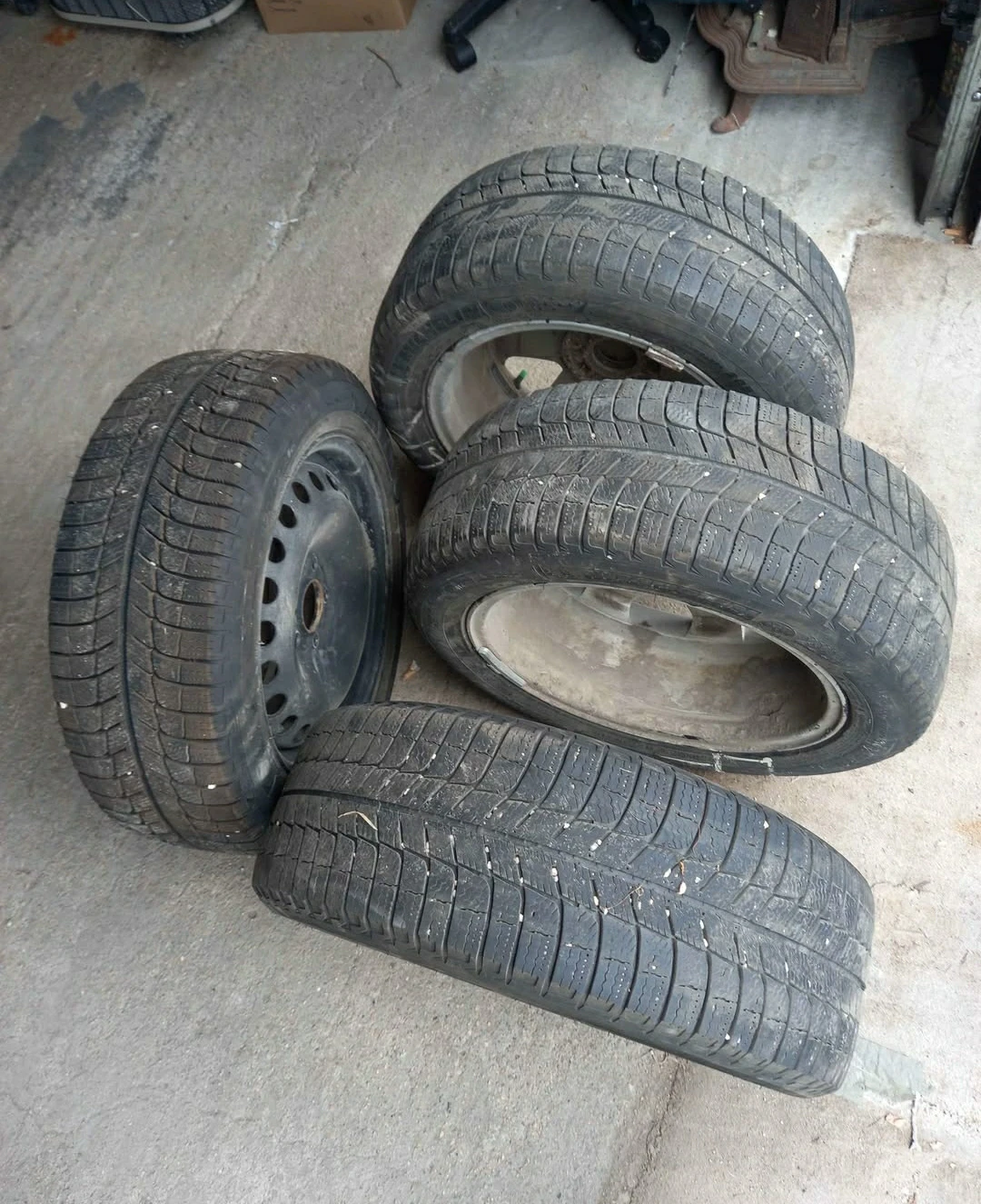 Set of 4 Winter Tires on Rims - photo 3