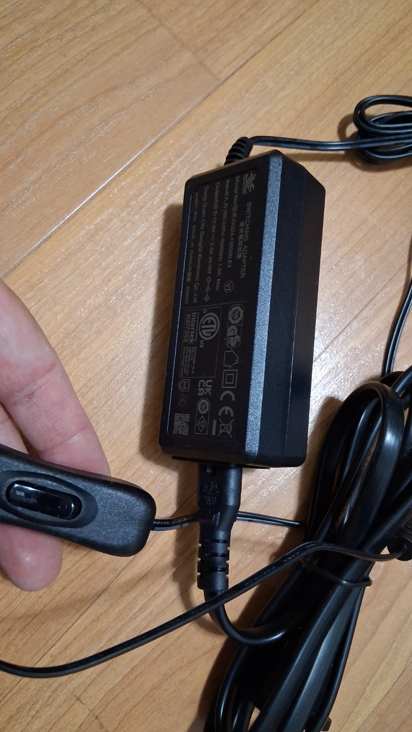 NEW 12V 2A AC to DC power adapator, 5.5mm x 2.1mm.DC connector - photo 2