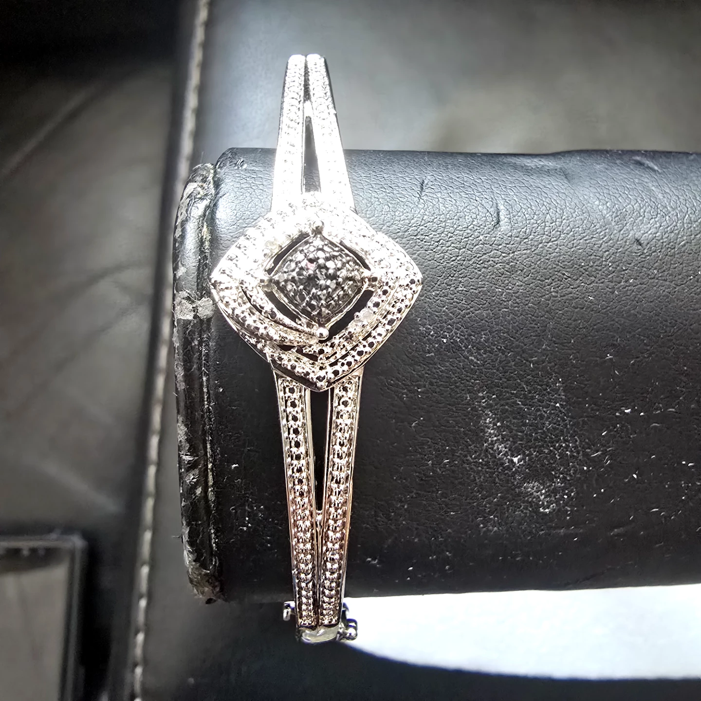 Brand new Silver plated Bracelet with small diamond stones - photo 3