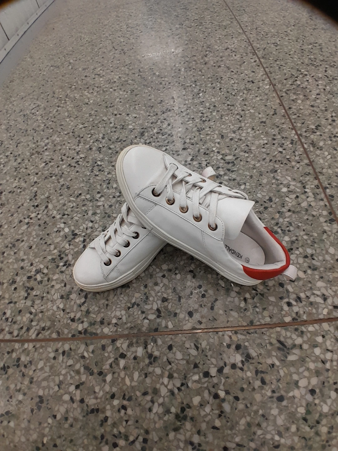 White Kendall & Kylie Sneakers Men's Size 8.5 - photo 4