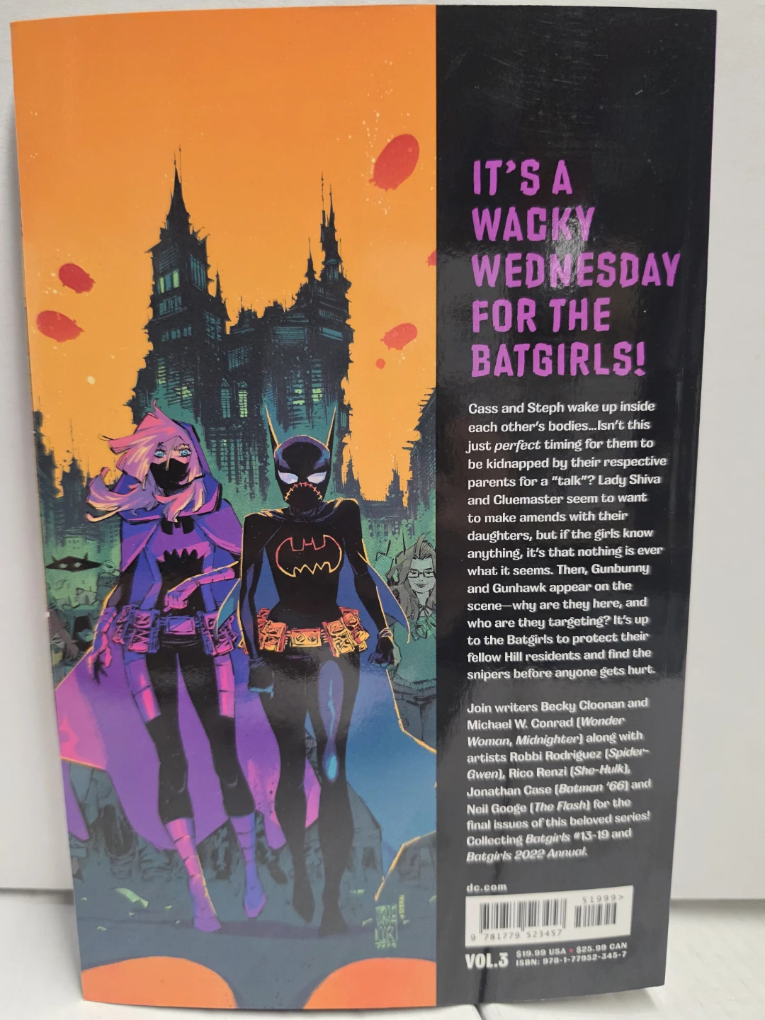 DC Comics Batgirls: Girls to the Front Vol. 3 Graphic Novel - photo 2
