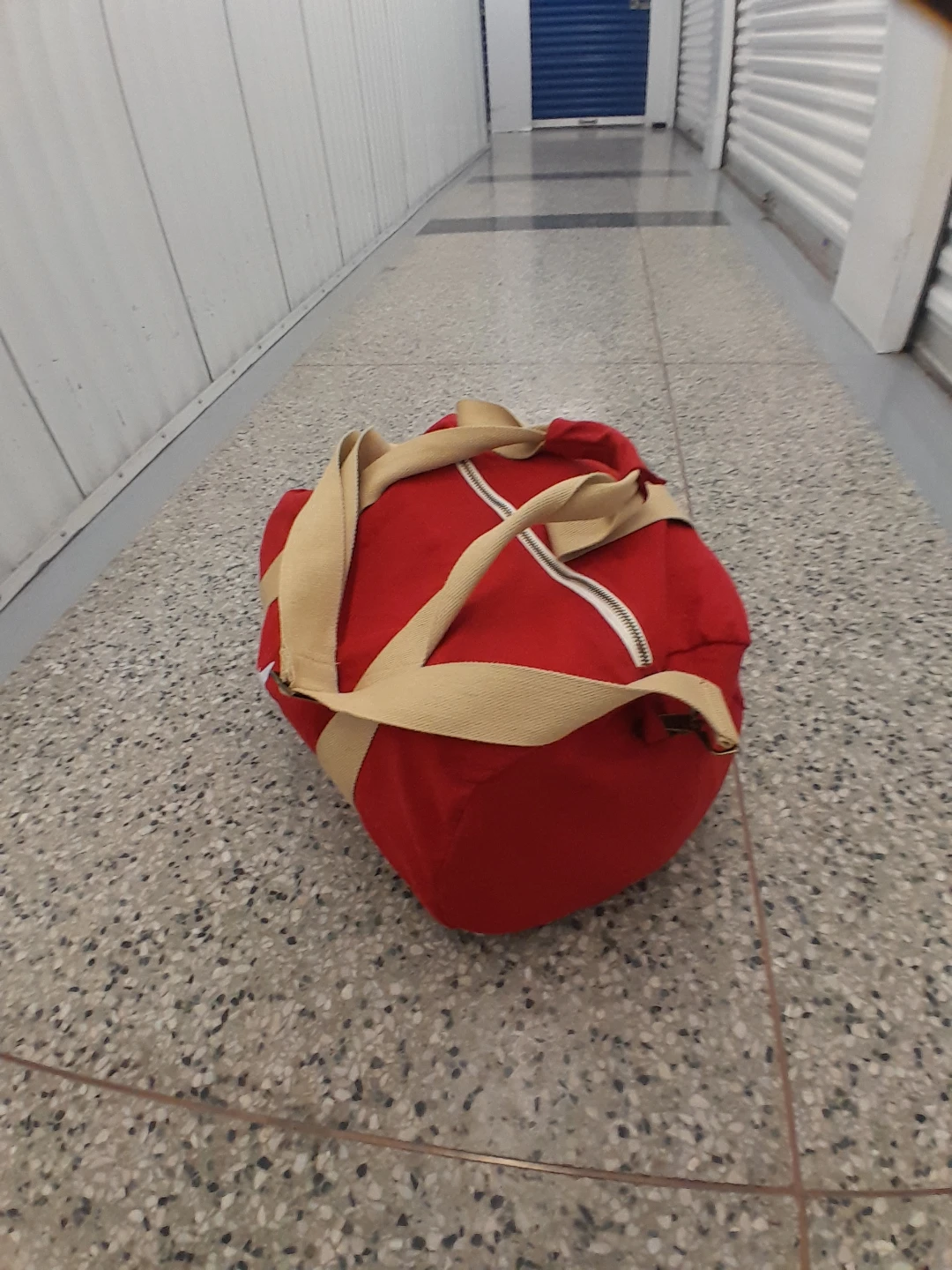 Red "I AM CANADIAN" Duffle Bag College Style - photo 3