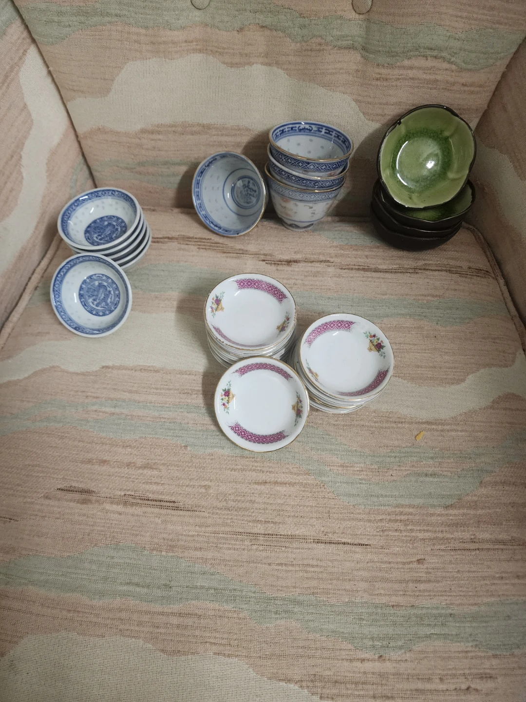 Asian Ceramic Spoons and Small Plates Set - photo 2