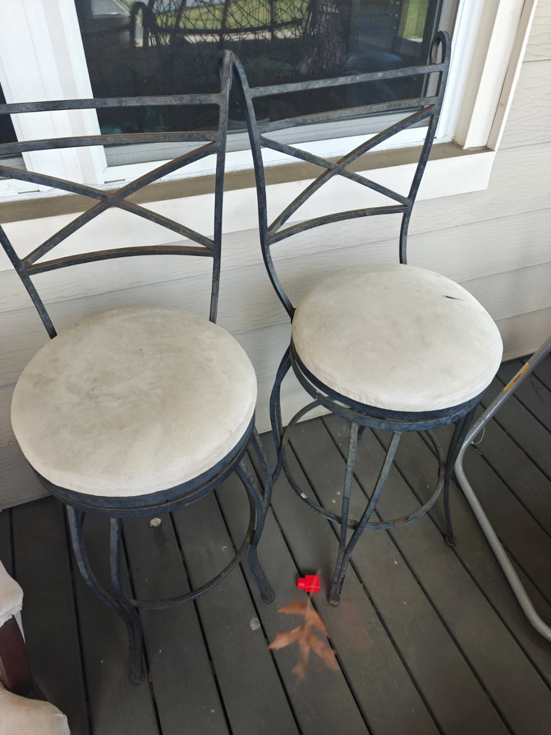 Set of 2 Metal Bar Stools that swivel with Cushioned Seats