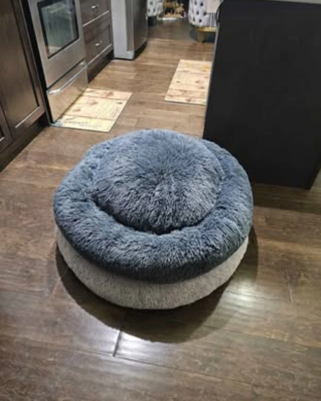 Large size fluffy Round Pet Beds (New never used)each $35 - photo 2