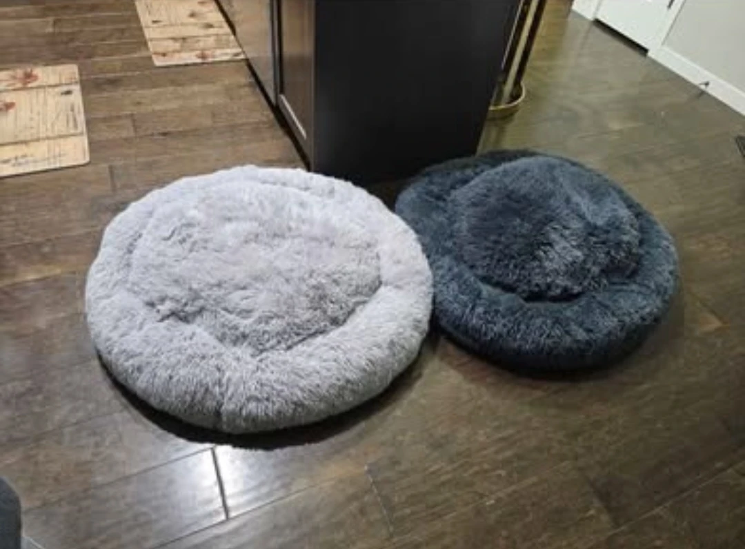 Large size fluffy Round Pet Beds (New never used)each $35 - photo 3