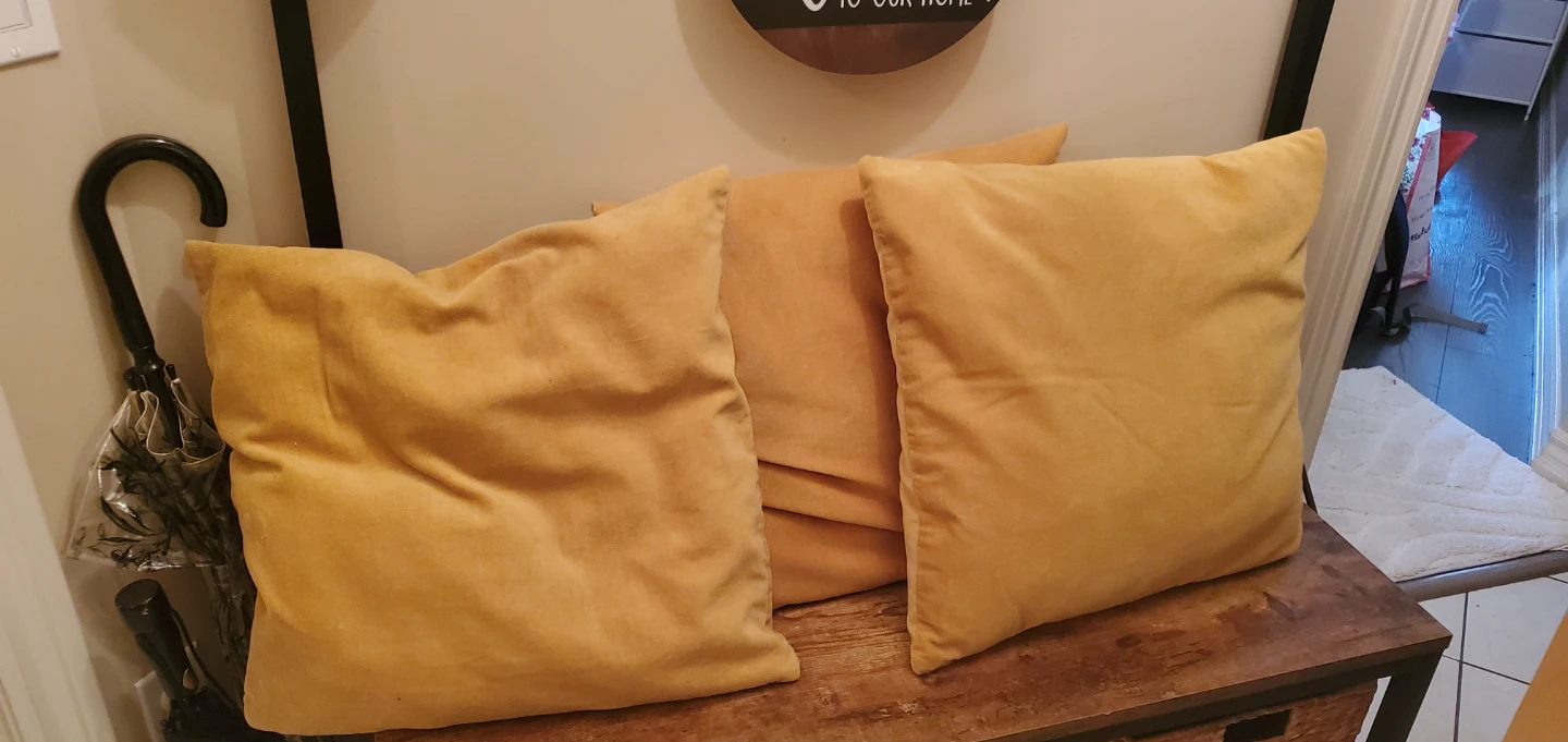 Yellow Accent Pillows - Set of 3 - ⚽️