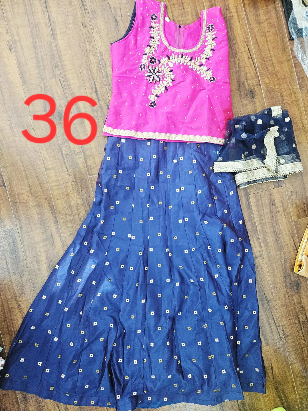 Girl's Indian Outfit - Sizes 32, 34, 36 - photo 5