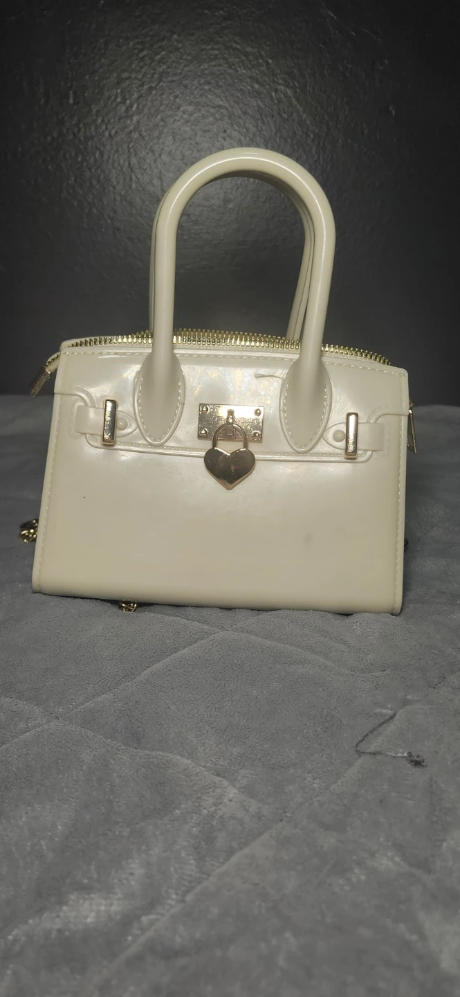 Cream handbag with heart lock detail