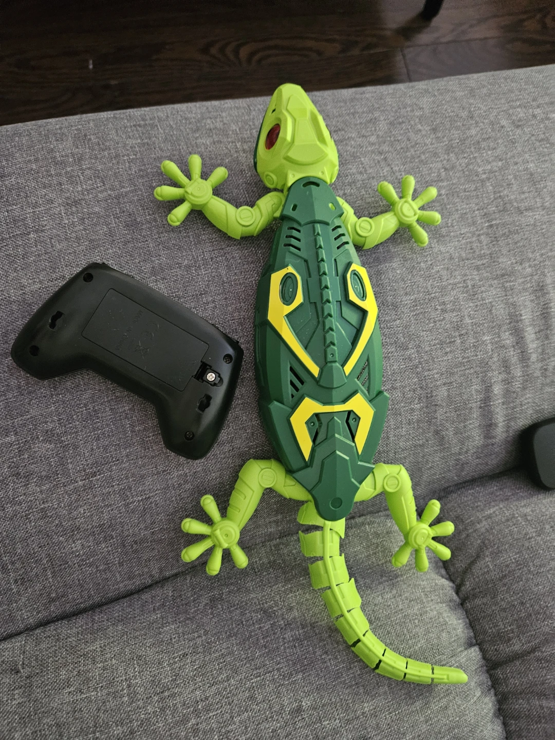 Remote Control Climbing Gecko Toy