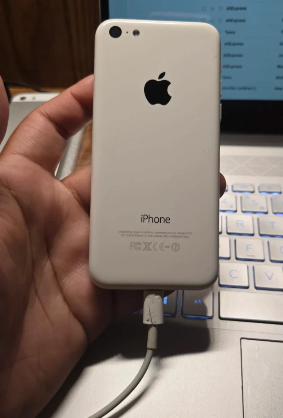 RARE Apple iPhone 5c  - White - photo 2