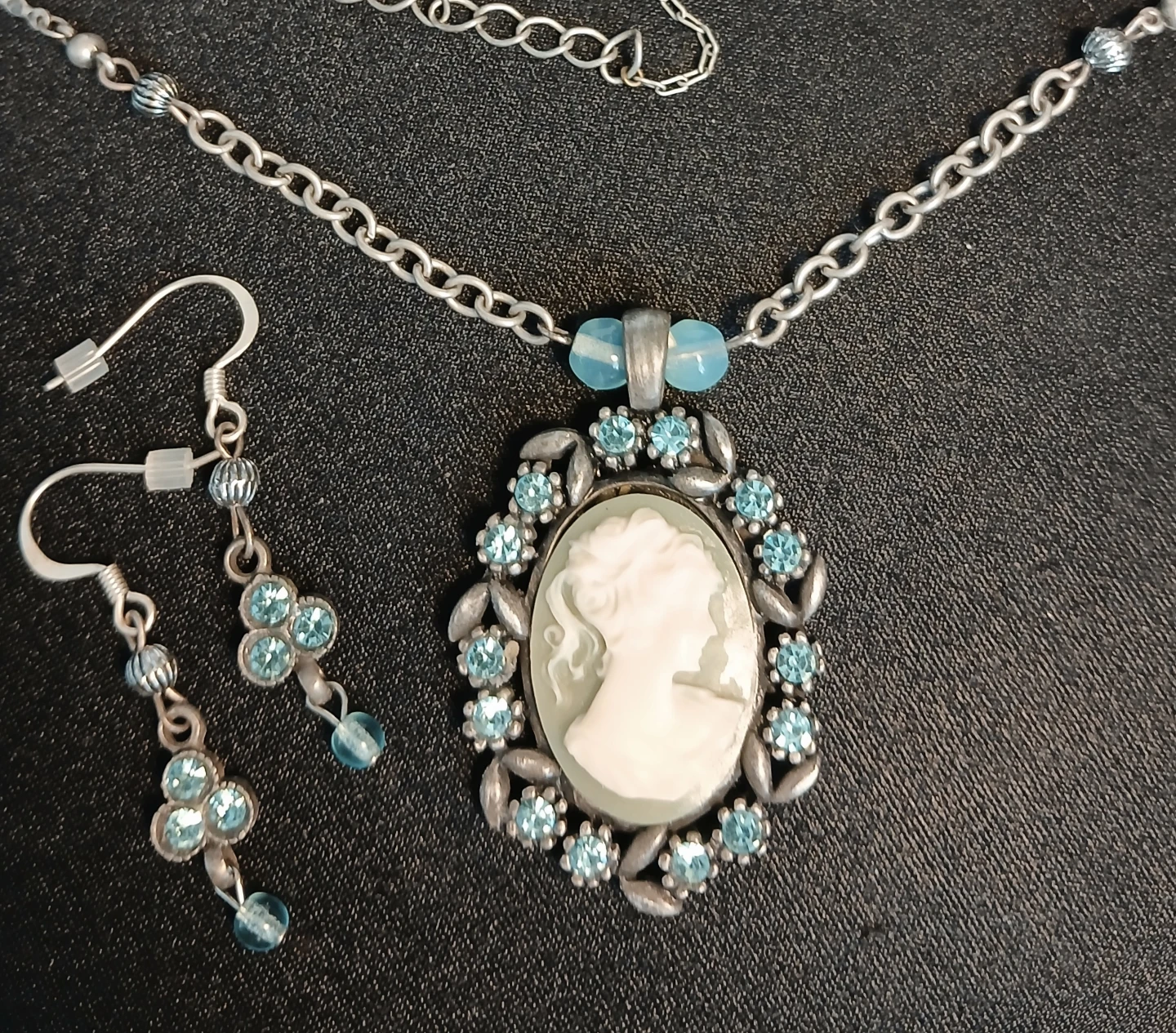 Cameo Necklace and Earring Set