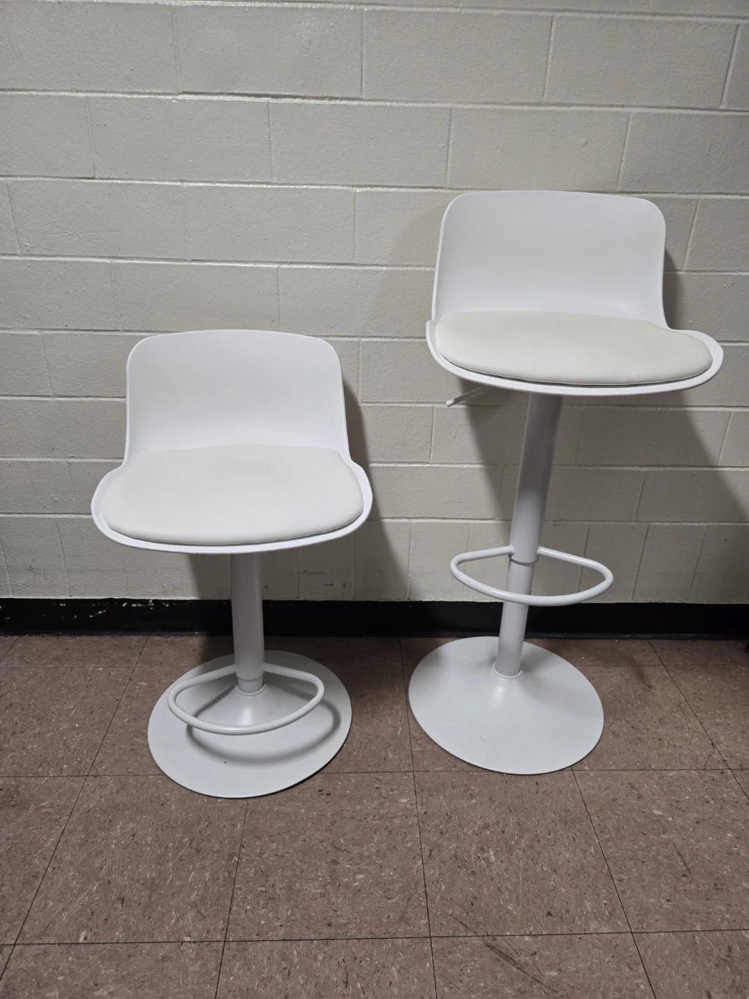Modern White Swivel Bar Stools - Adjustable Height (Set of 2) - photo 3