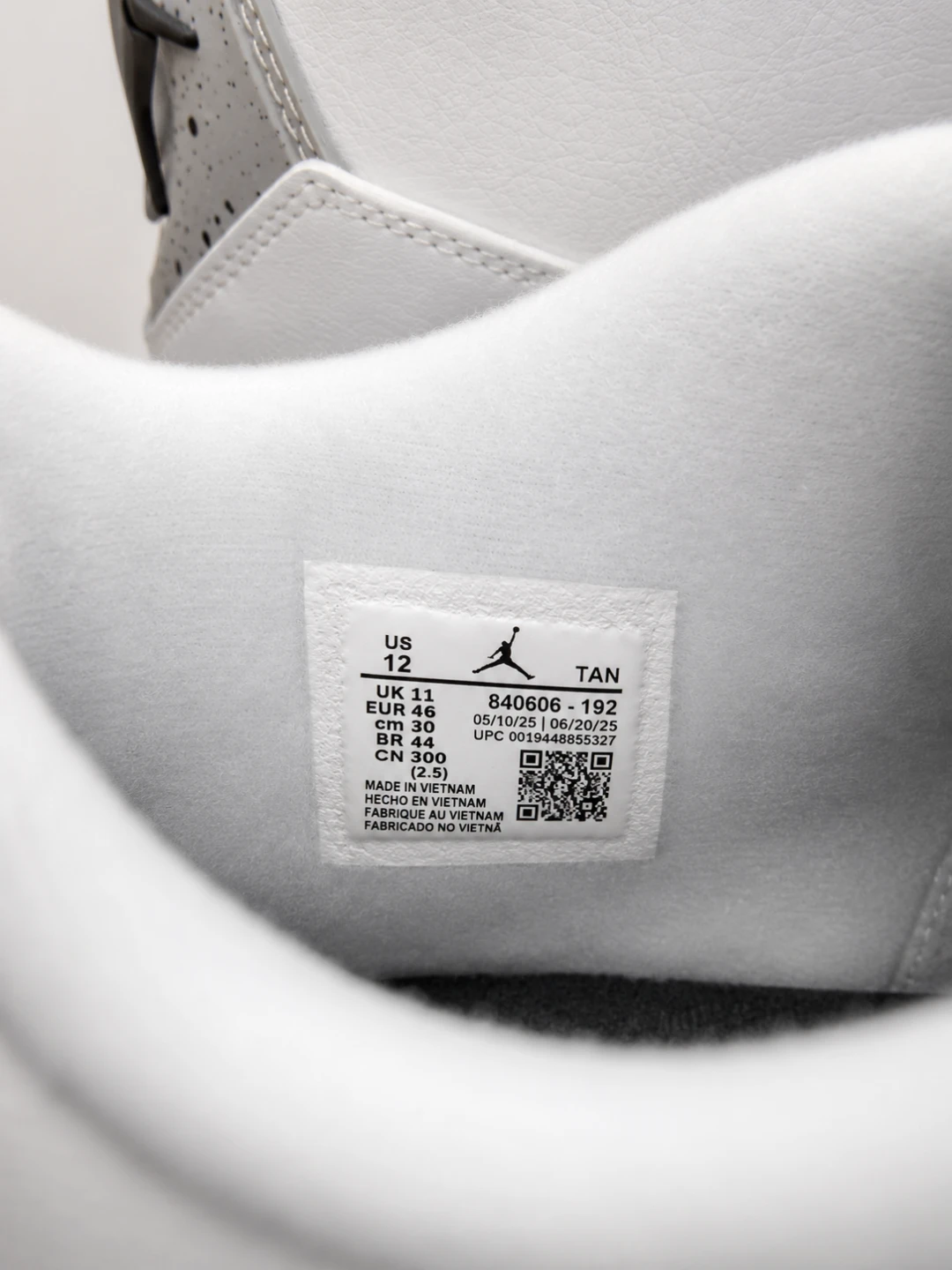 Nike Air Jordan 4 'Tech Grey' - photo 4