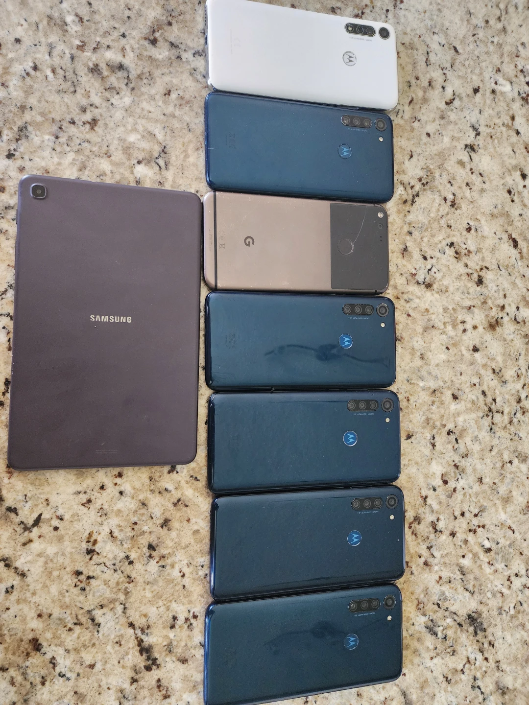 Samsung Tablet and Motorola Phones parts cracked or lock - photo 2