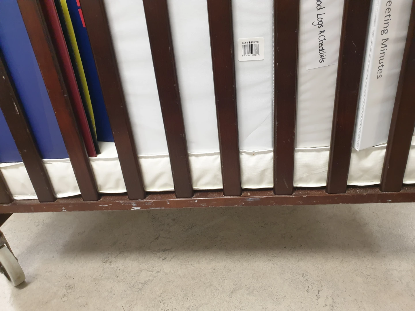 Wooden crib with matress - photo 3