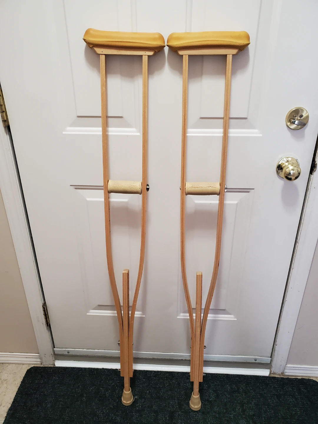 Wooden Crutches ⚽