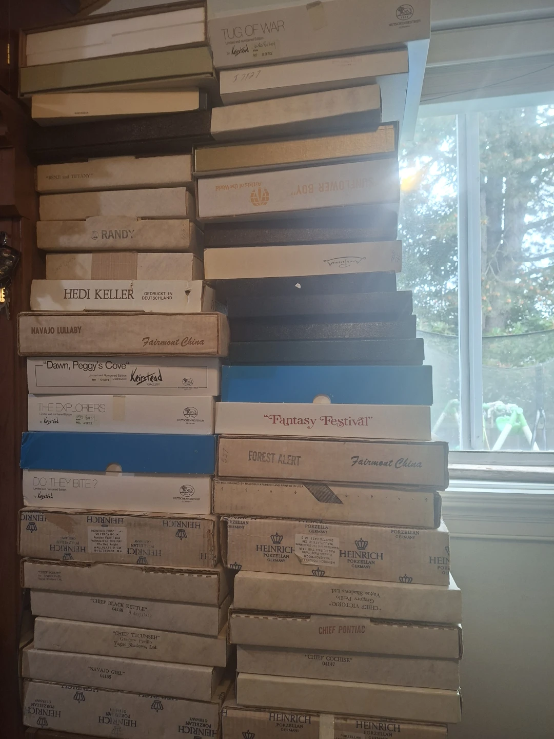 Shelf lot of 79 vintage collector plates - photo 4