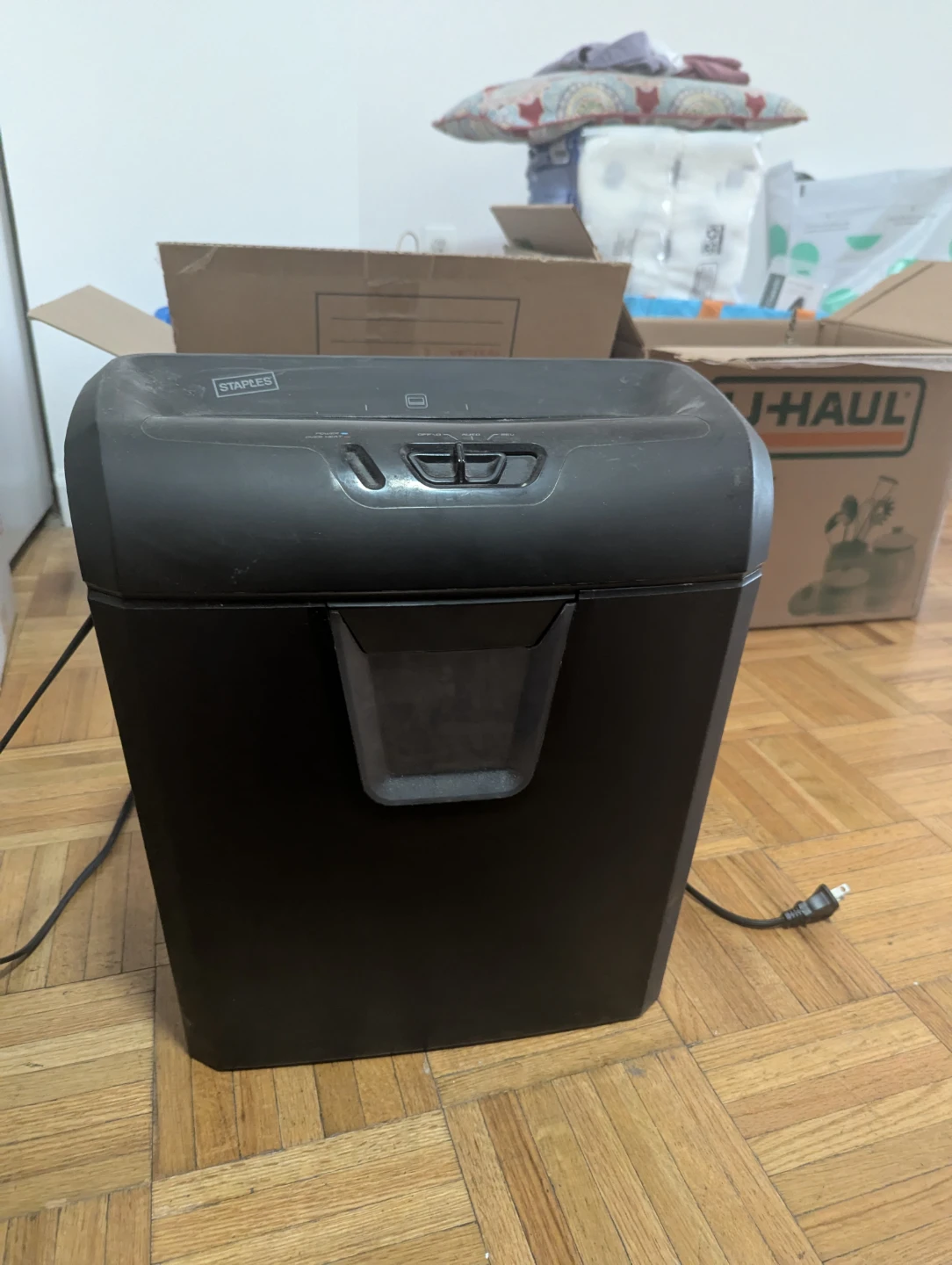 Staples Cross Cut  Shredder - photo 2
