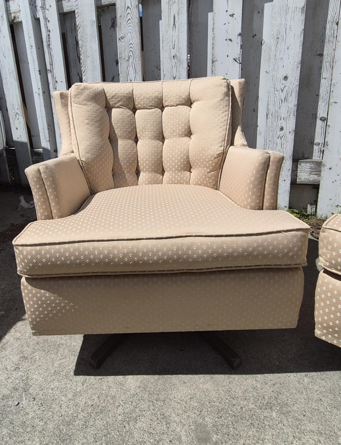 Pair of beige upholstered swivel accent chairs - photo 5