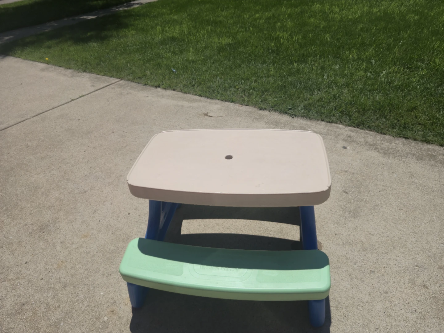 Little Tikes Picnic Table - photo 2
